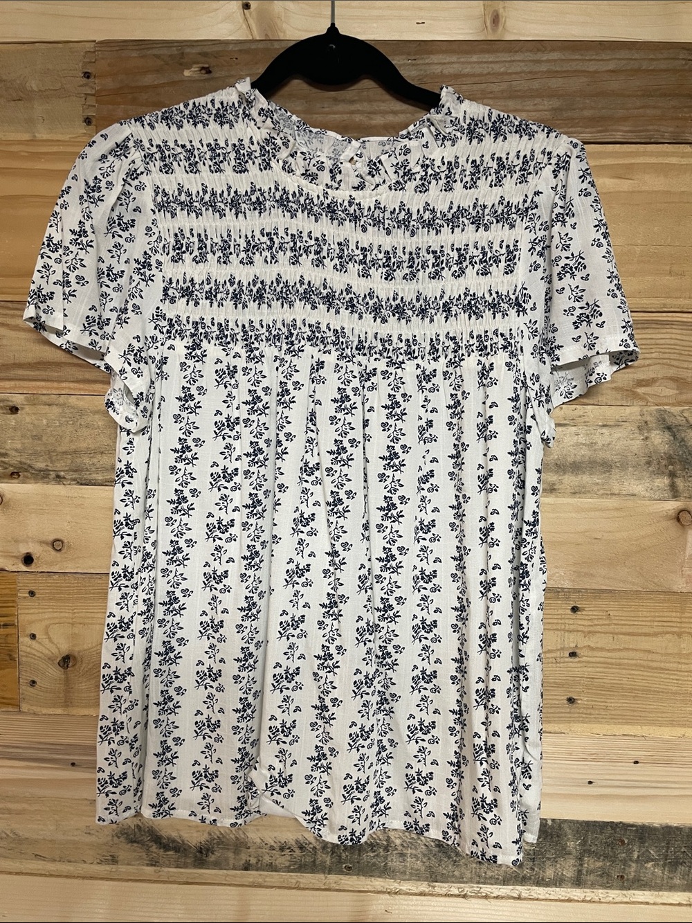 Polagram size Large White and Blue Floral Short Sleeve Smock High Collar Blouse